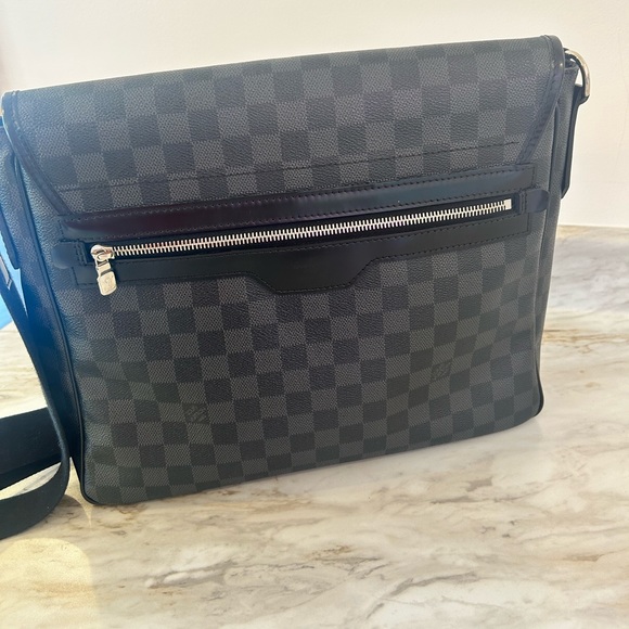 Louis Vuitton District Messenger Bag Damier Graphite - Picture 10 of 16